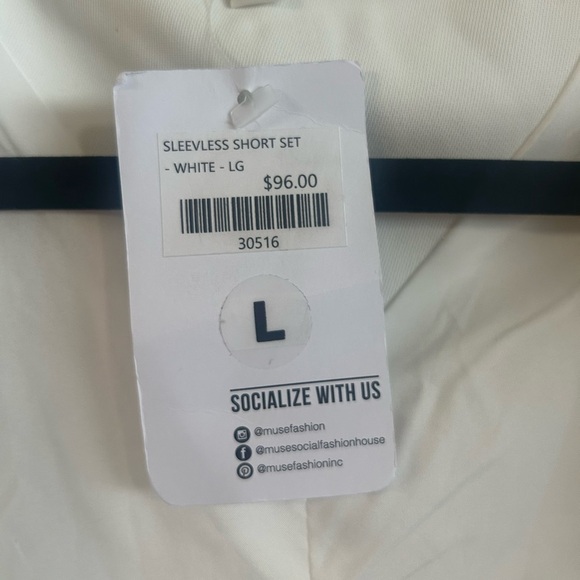 HYFVE Muse Brand. Size L, BNWT Women's White Vest, pockets, tortoise buttons - Picture 11 of 11